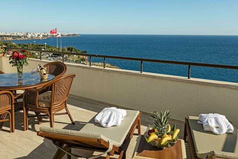 �zkaymak Falez Hotel