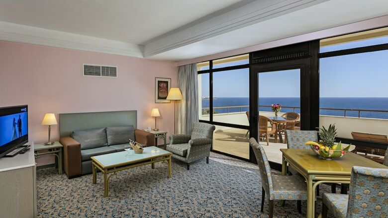 �zkaymak Falez Hotel