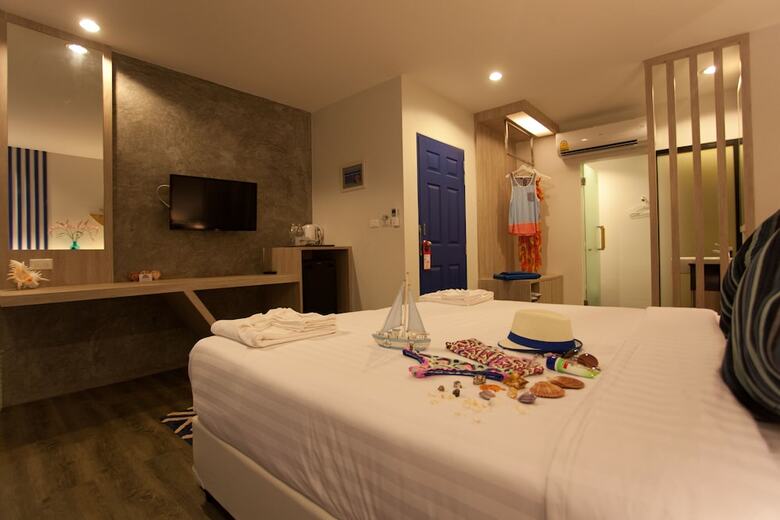 The Blue Pearl Kata Hotel