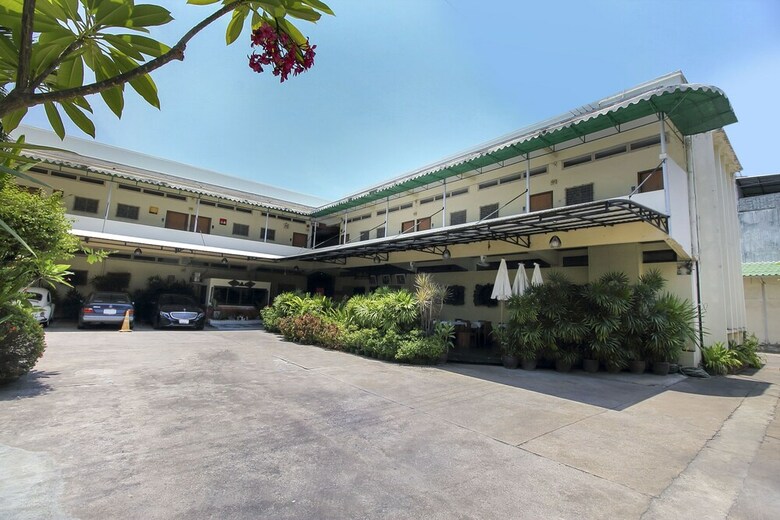 Oyo 905 Rajata Hotel