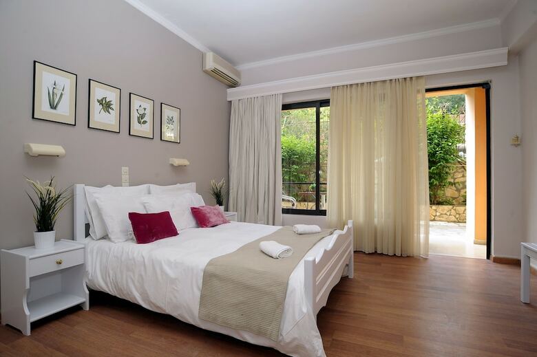 Aparthotel Ipsos Holidays