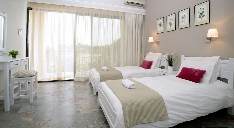 Aparthotel Ipsos Holidays