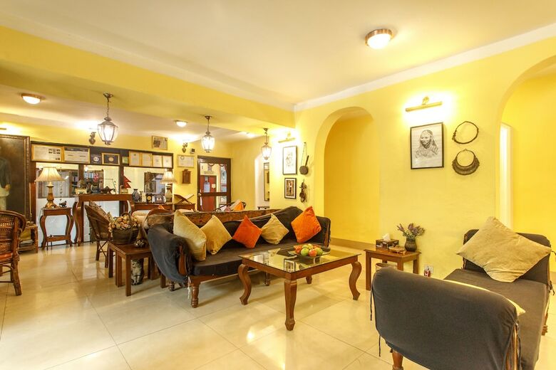 Hotel Ambassador Garden Home