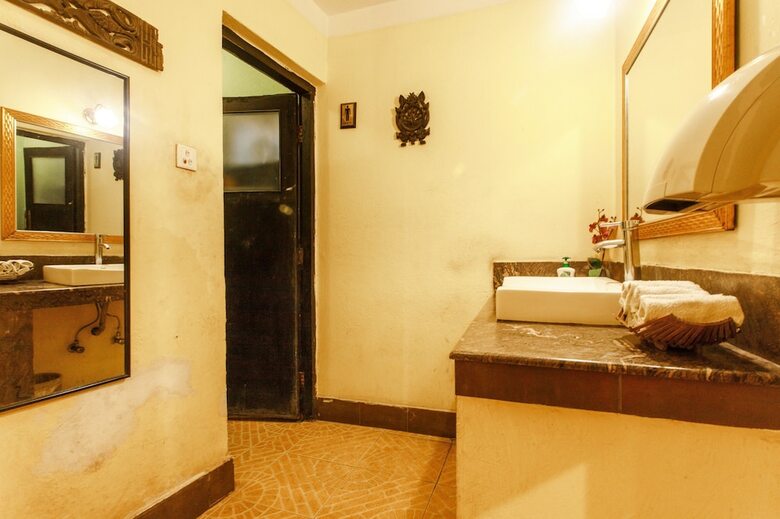 Hotel Ambassador Garden Home