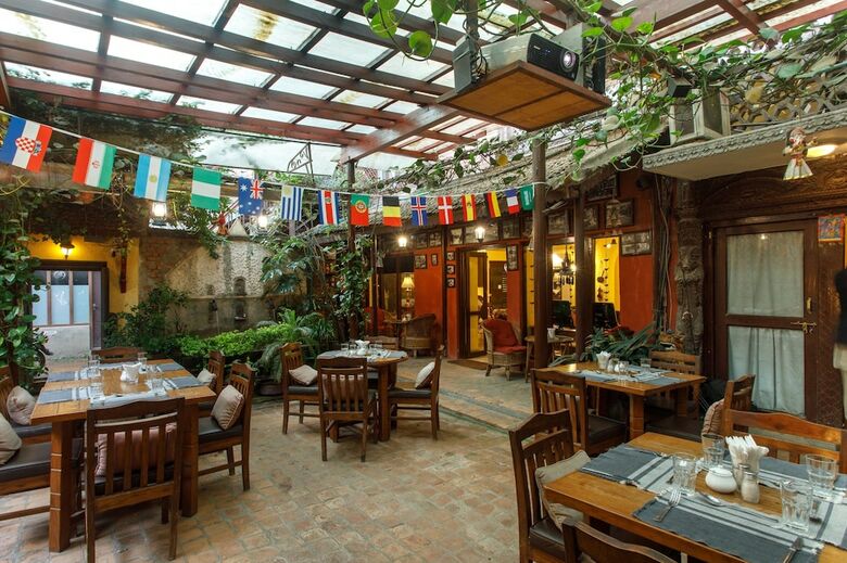 Hotel Ambassador Garden Home