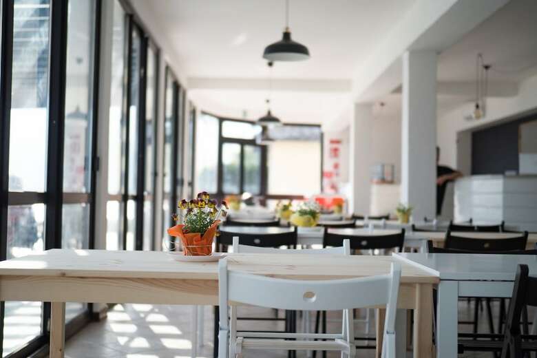 Hostal Lake Como Beach Hostel