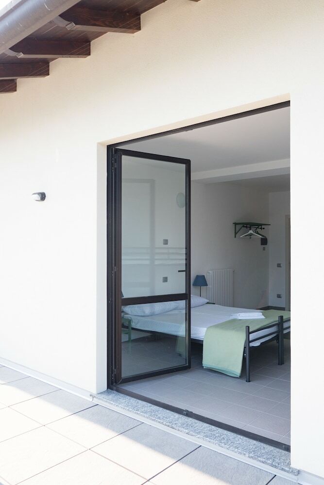 Hostal Lake Como Beach Hostel
