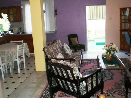 Hostal Crystal Heights Guest House