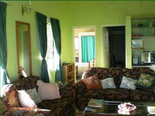 Hostal Crystal Heights Guest House