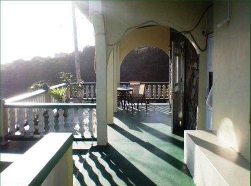 Hostal Crystal Heights Guest House