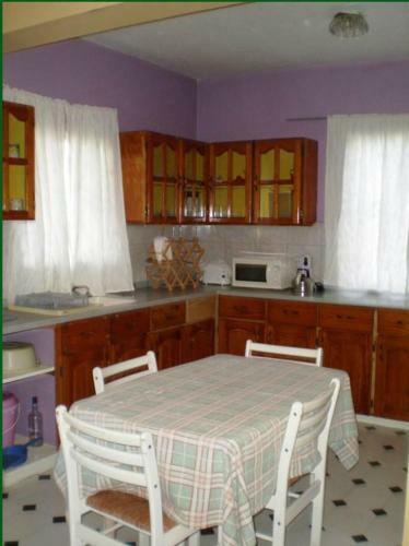 Hostal Crystal Heights Guest House