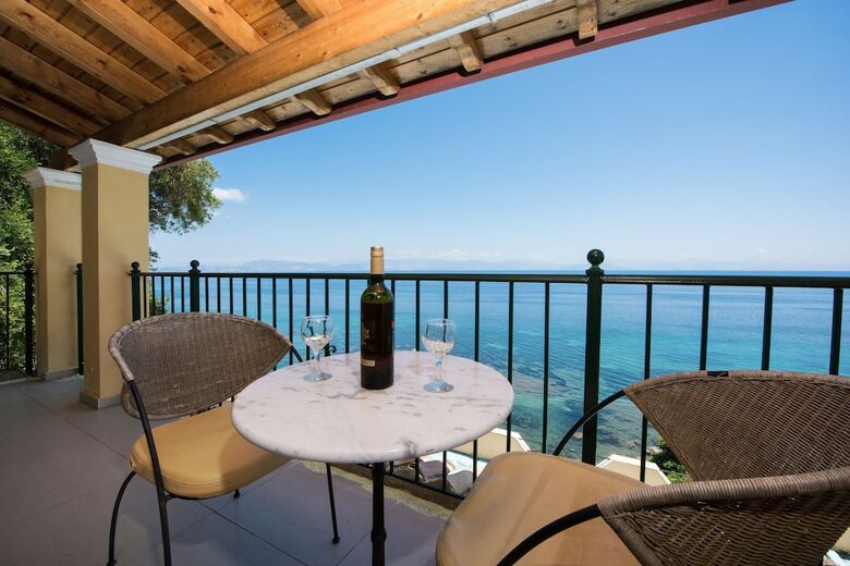 Hotel 9 Muses Sea View Studios - Adults Only