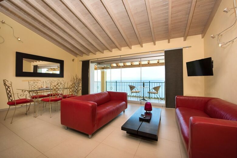 Hotel 9 Muses Sea View Studios - Adults Only