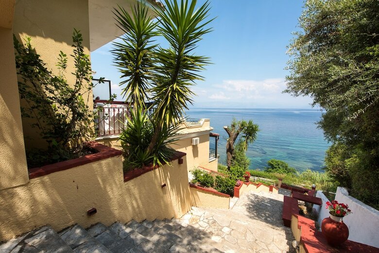 Hotel 9 Muses Sea View Studios - Adults Only