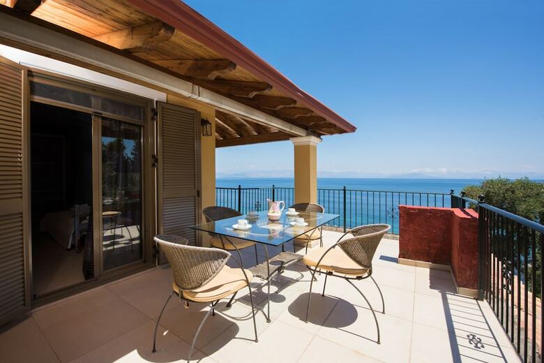 Hotel 9 Muses Sea View Studios - Adults Only