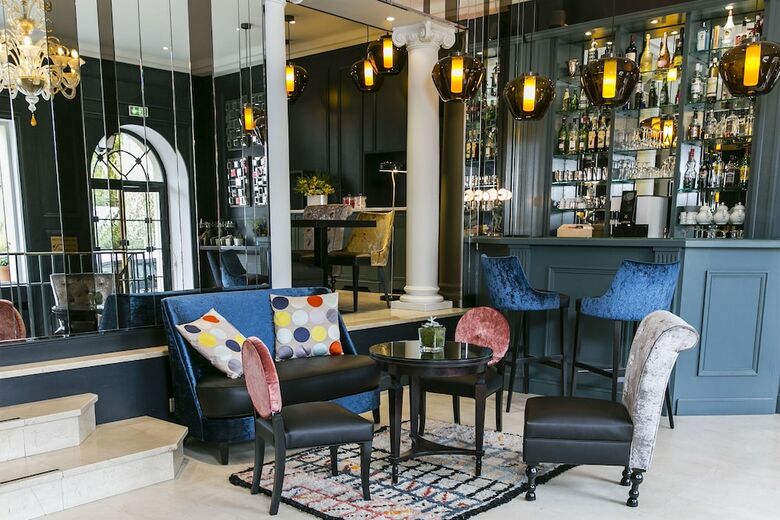 Hotel Neuville Arc de Triomphe