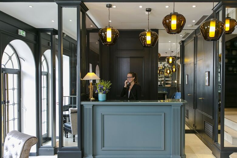 Hotel Neuville Arc de Triomphe