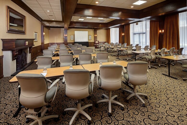 Whispering Woods Hotel & Conference Center