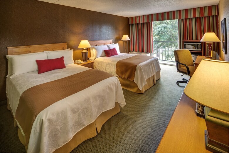 Whispering Woods Hotel & Conference Center