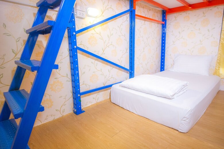 Hostal Glad Bangkok Hostel Bar And Restaurant