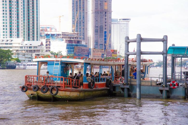 Hostal Glad Bangkok Hostel Bar And Restaurant
