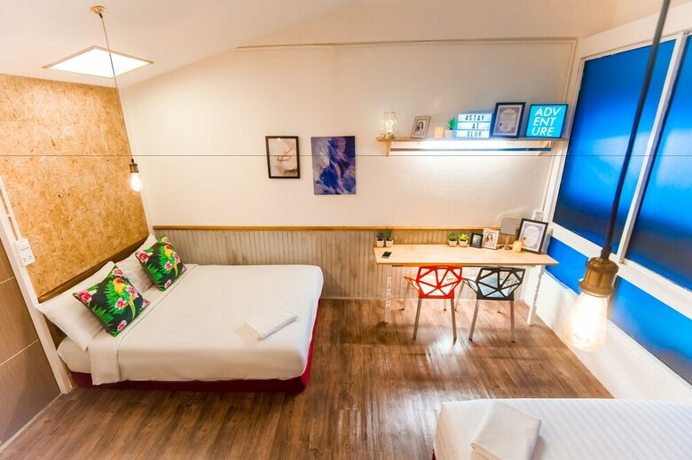 Hostal Glad Bangkok Hostel Bar And Restaurant