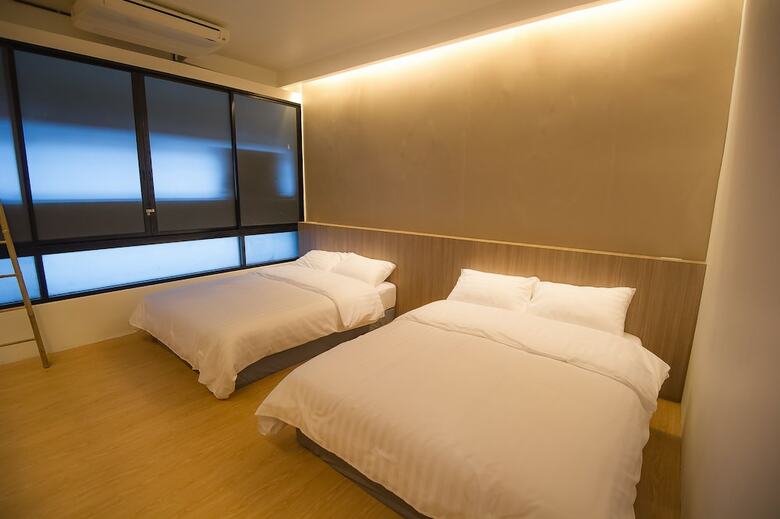 Hostal Glad Bangkok Hostel Bar And Restaurant