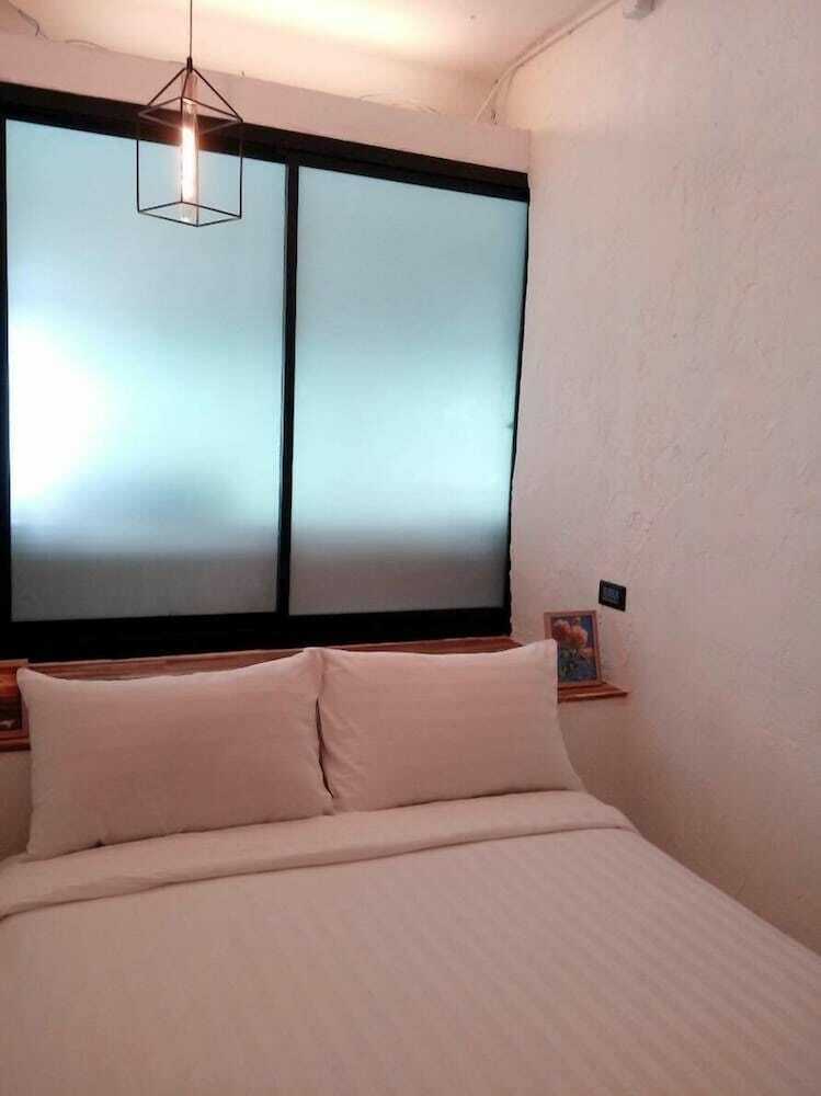 Hostal Glad Bangkok Hostel Bar And Restaurant
