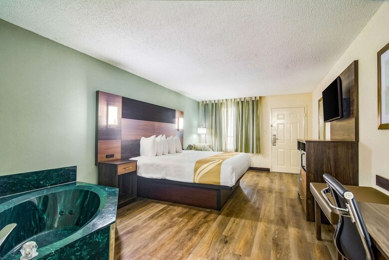 Hotel Quality Inn & Suites