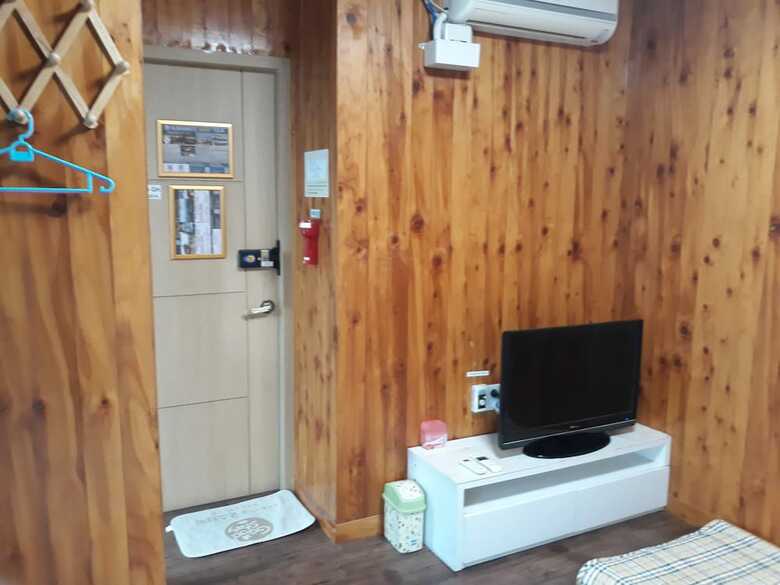 Hostal With Guesthouse