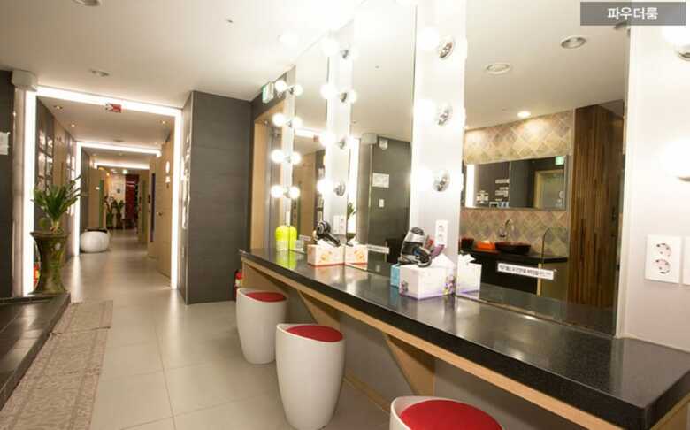 Hostal With Guesthouse