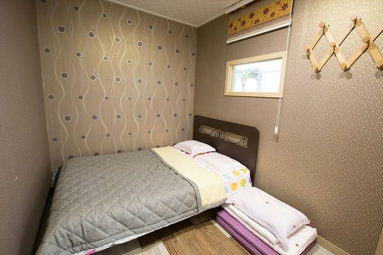 Hostal With Guesthouse