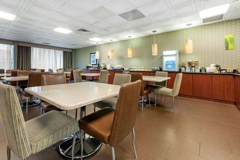 Hotel Quality Inn & Suites