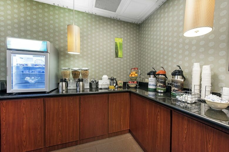 Hotel Quality Inn & Suites