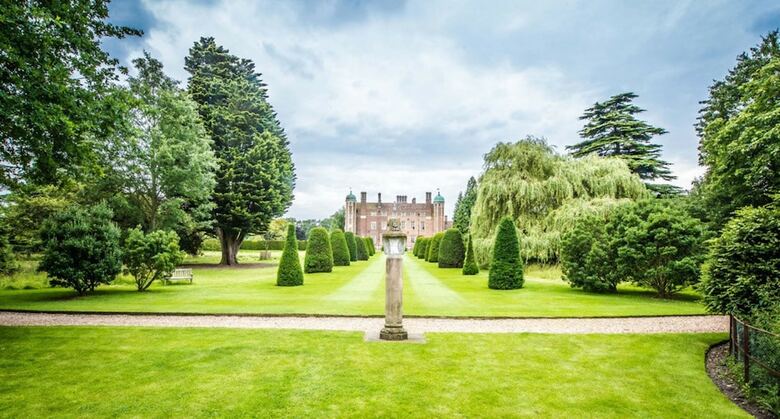 Bed & Breakfast Madingley Hall
