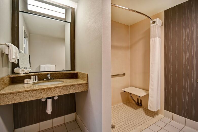Hotel Courtyard By Marriott Louisville Airport