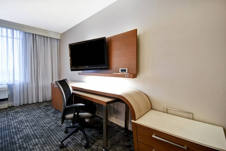 Hotel Courtyard By Marriott Louisville Airport