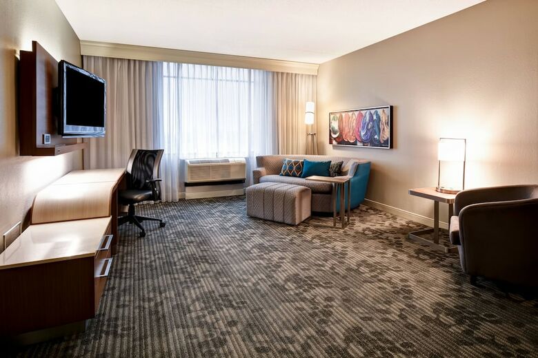 Hotel Courtyard By Marriott Louisville Airport