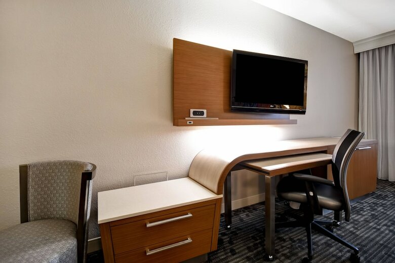 Hotel Courtyard By Marriott Louisville Airport