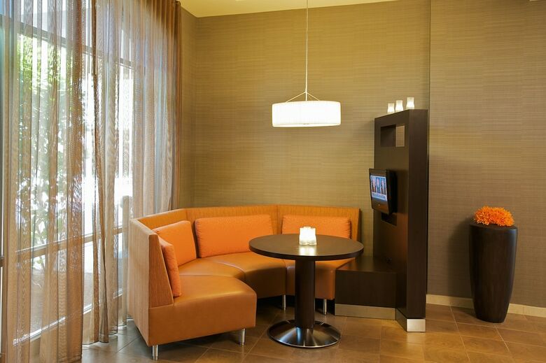 Hotel Courtyard By Marriott Louisville Airport