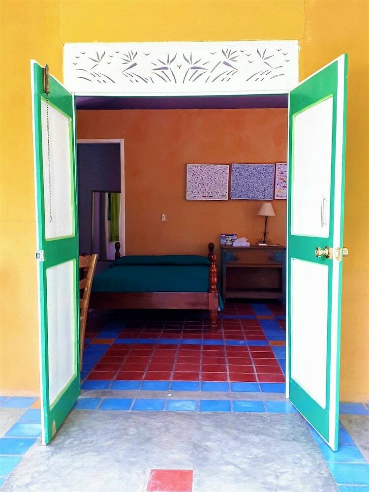 Hotel La Colline Enchant�e