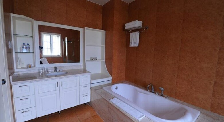 Hotel Toki Saigon Resort & Spa