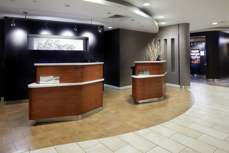 Hotel Courtyard By Marriott Edison Woodbridge