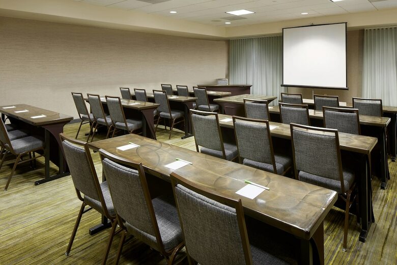 Hotel Courtyard By Marriott Edison Woodbridge