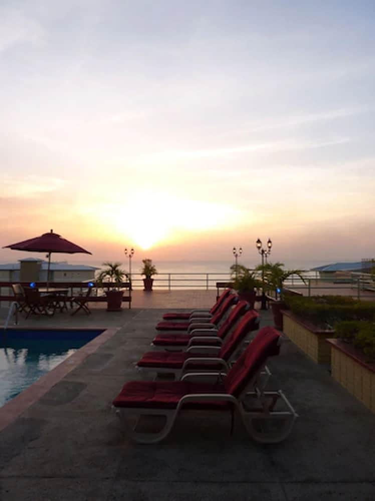 Cara Suites Hotel And Conference Centre