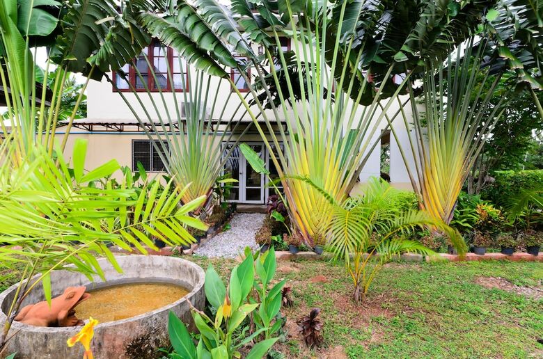 Hotel Sananwan Beach B&B