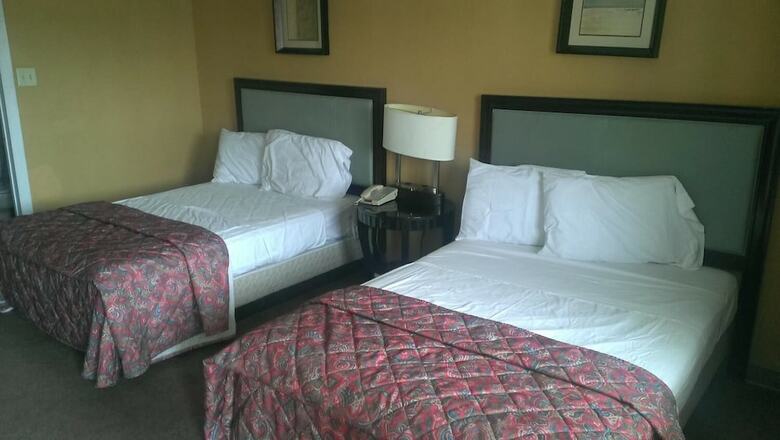 Naugatuck Motor Lodge
