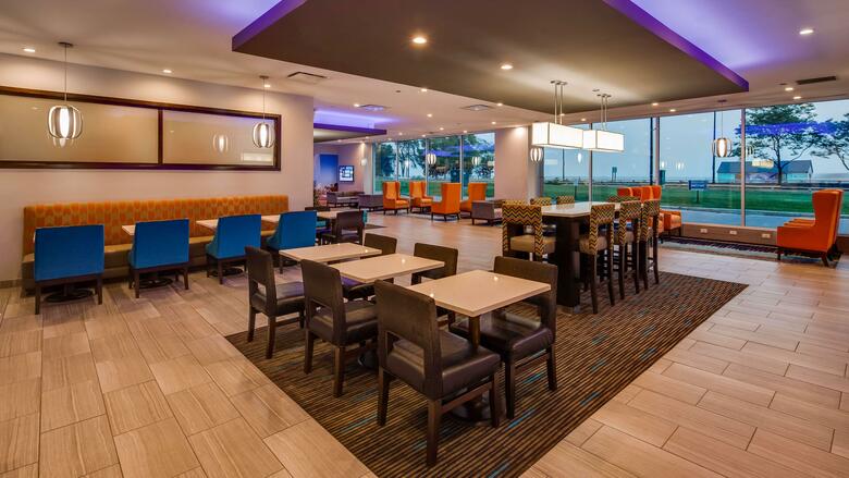 Best Western Plus Hyde Park Chicago Hotel