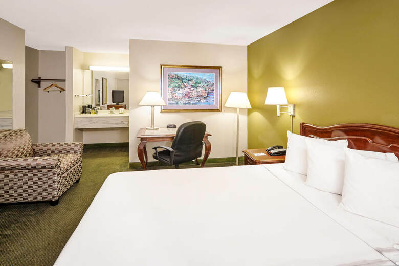 Best Western Plus Hyde Park Chicago Hotel