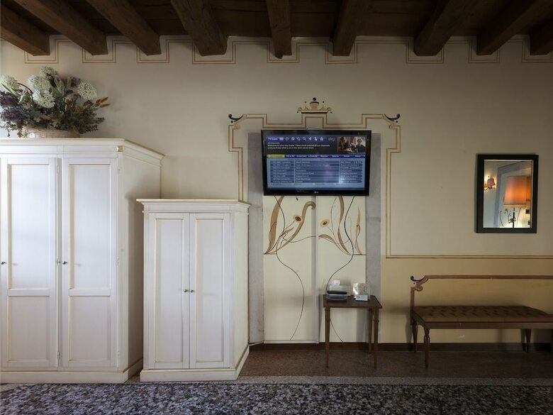 Hotel Villa Policreti